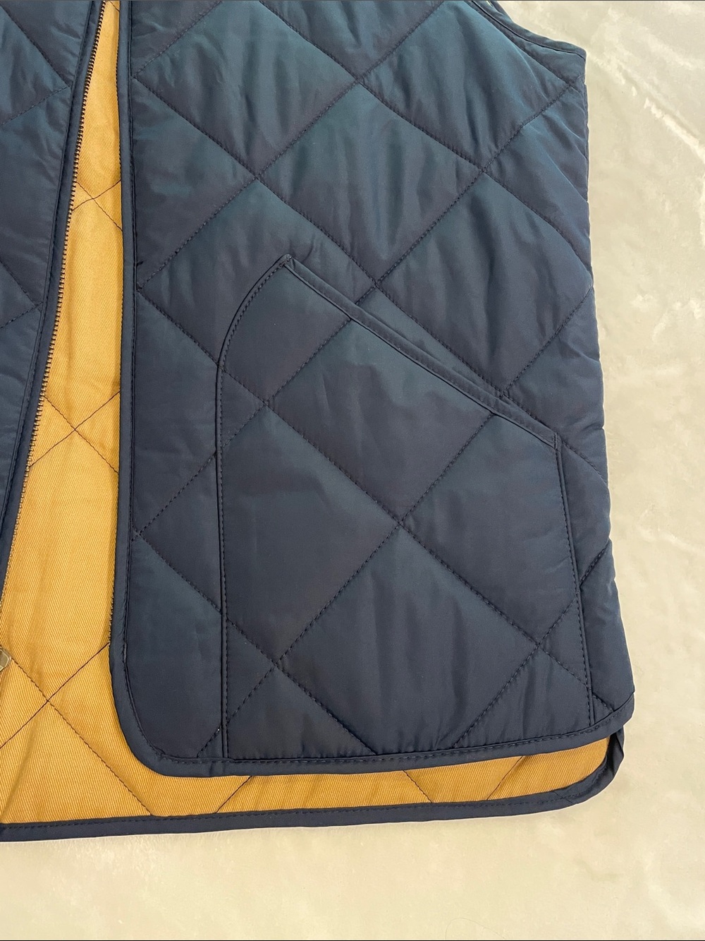 J. Crew Quilted Vest in Navy S NWOT - Picture 3 of 7